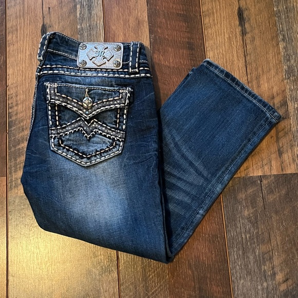 Miss Me Signature Cuffed Capri - Picture 2 of 14